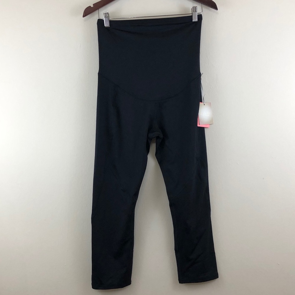 A. Glow Black Maternity Activewear Capri Leggings